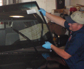 windshield_replacement_technician